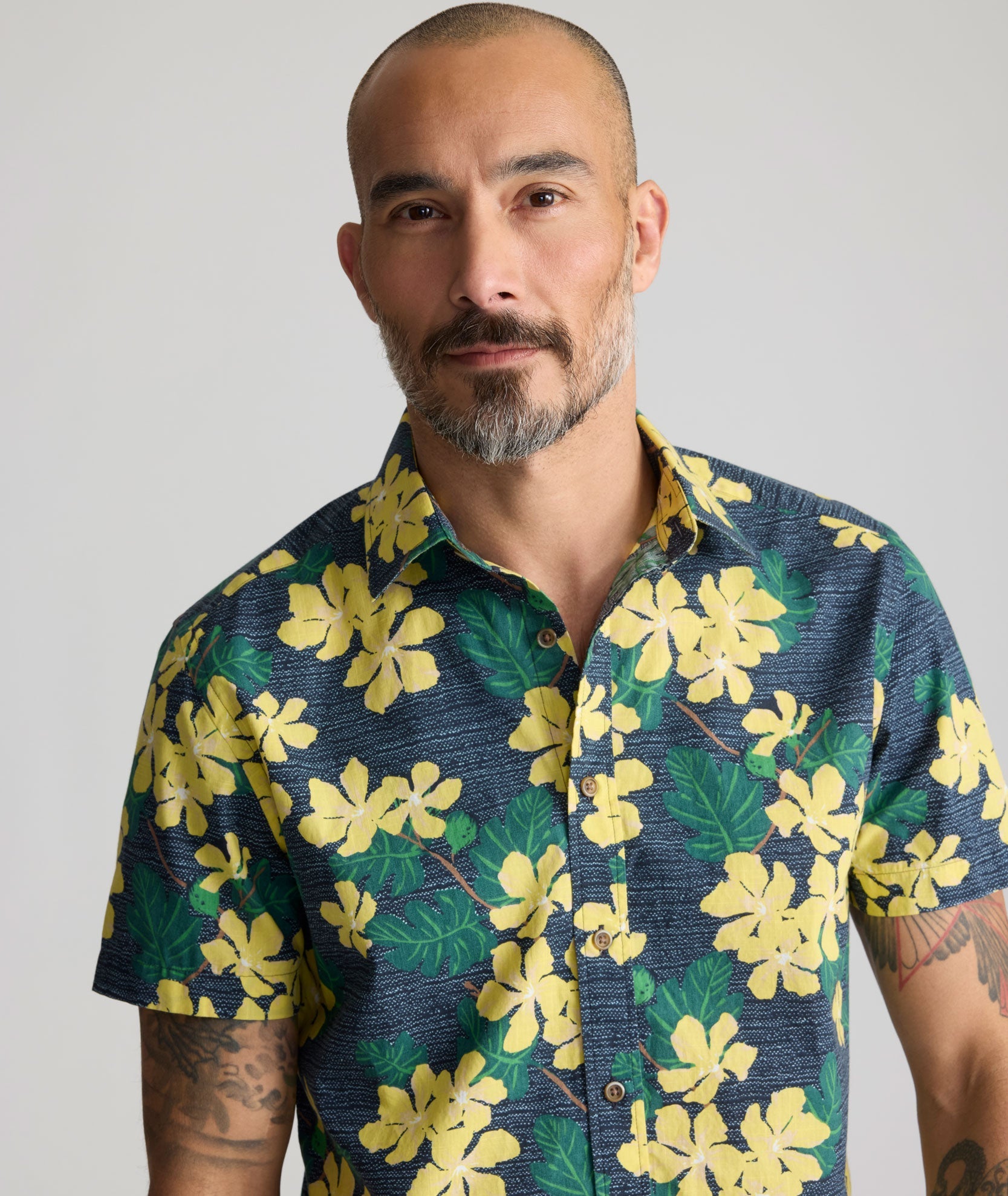 UNTUCKit Vintage Wash Short-Sleeve Finchley Shirt Navy & Yellow Floral Print