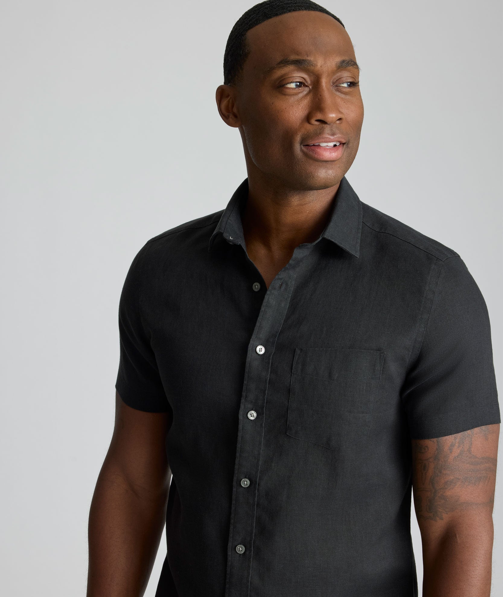 UNTUCKit Wrinkle-Resistant Linen Short-Sleeve Cameron Shirt Black