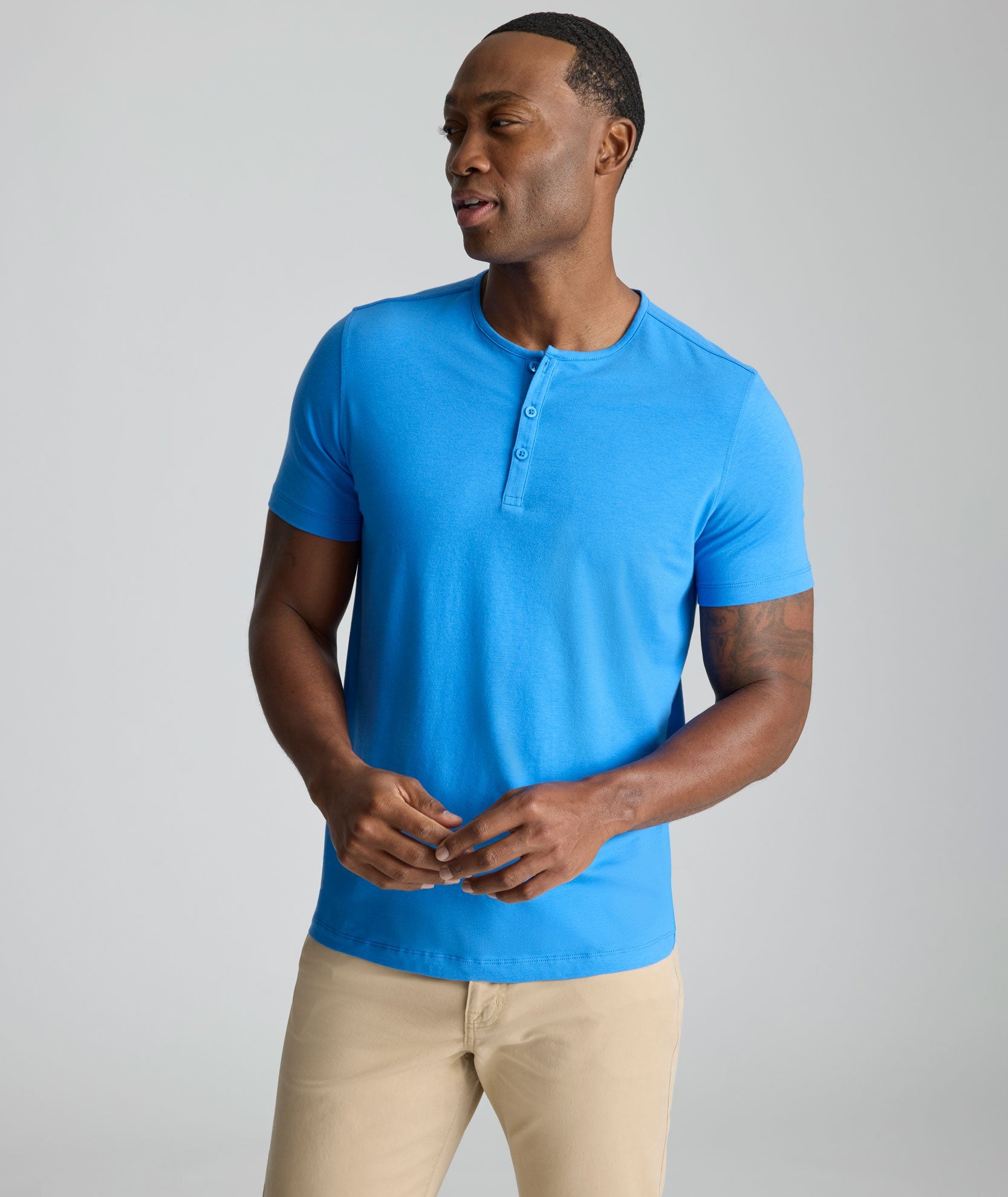 UNTUCKit EcoSoft™ Short-Sleeve Henley Light Blue