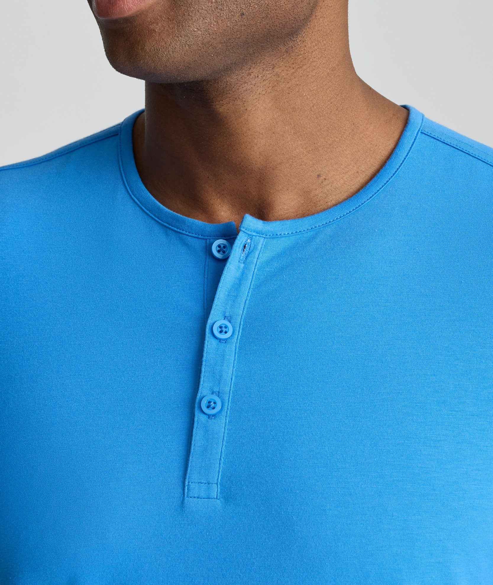 UNTUCKit EcoSoft™ Short-Sleeve Henley Light Blue