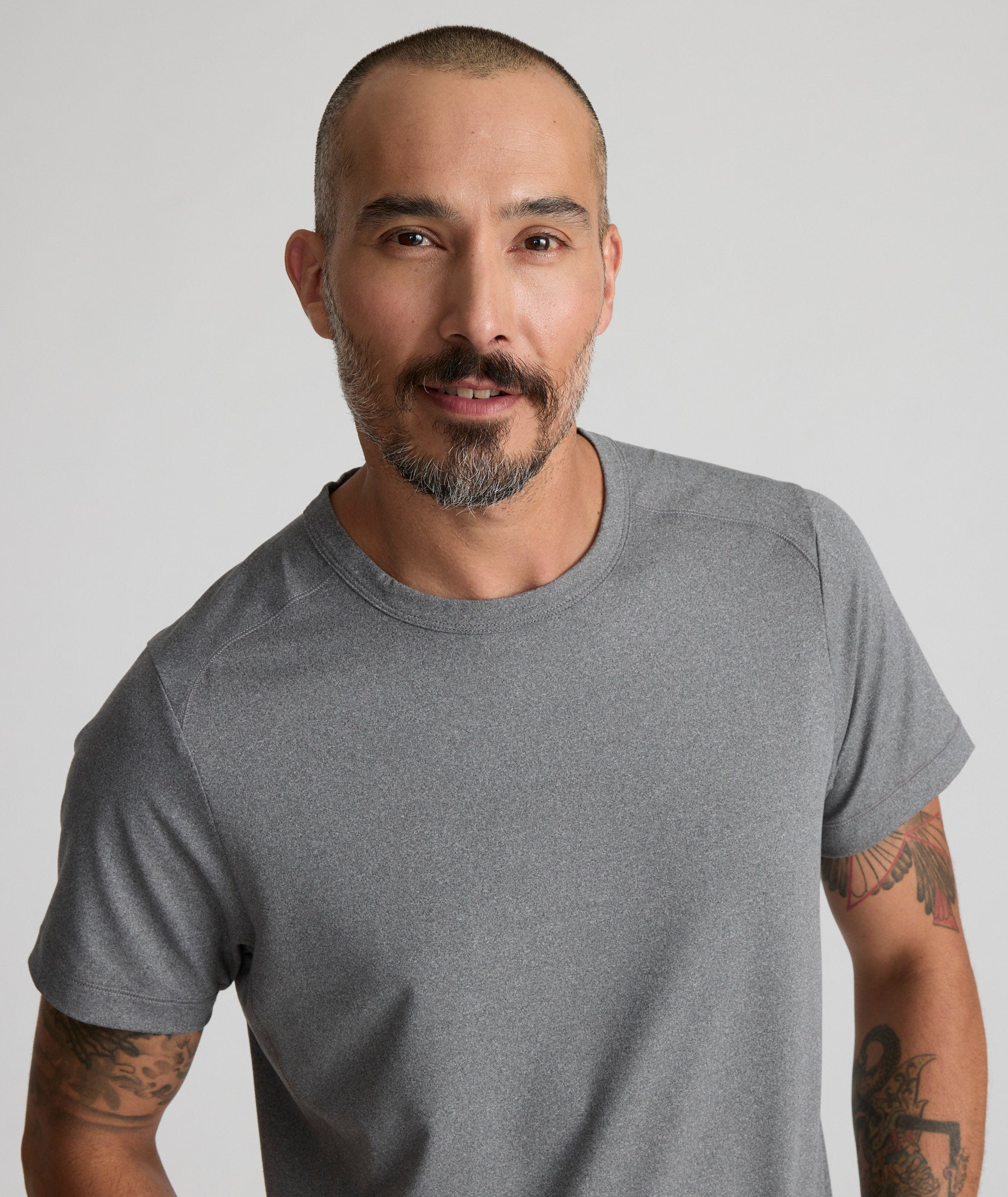 UNTUCKit Performance Tee Gray