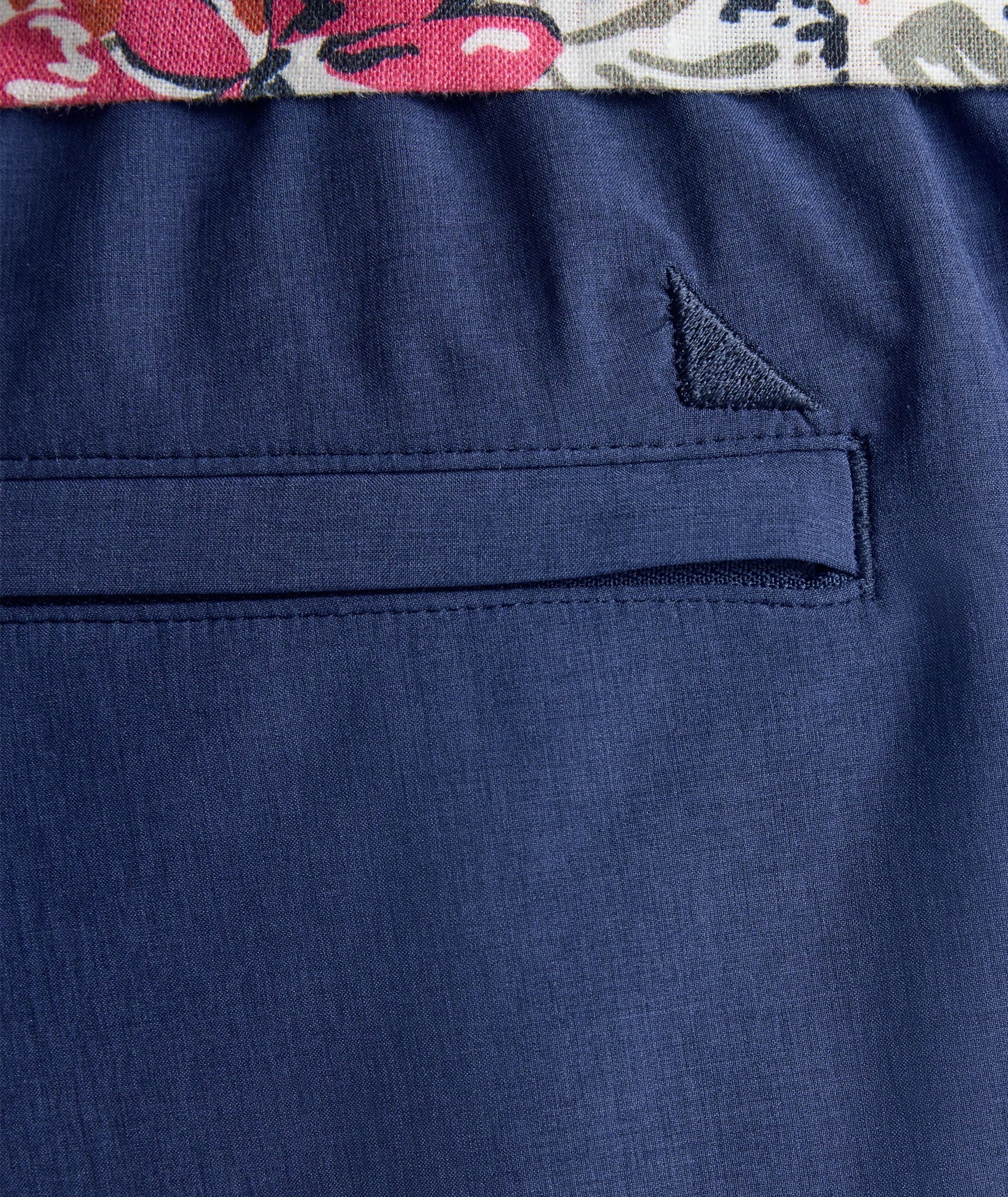 UNTUCKit Beyond Shorts Navy