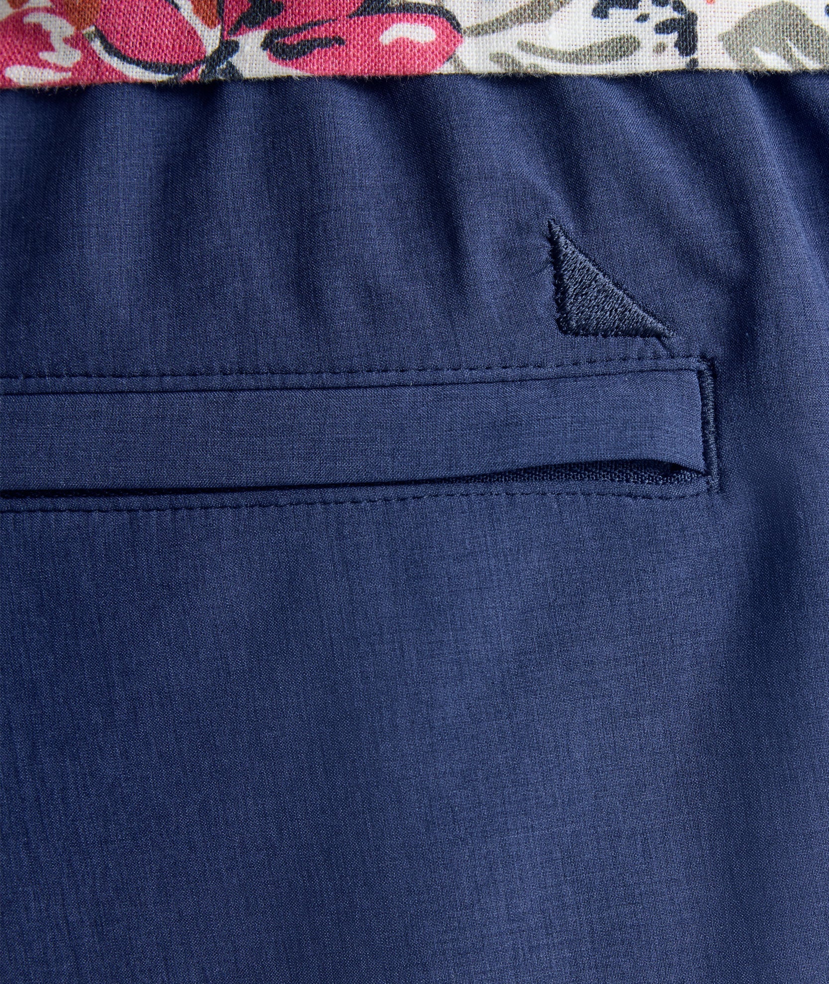 UNTUCKit Beyond Shorts Navy