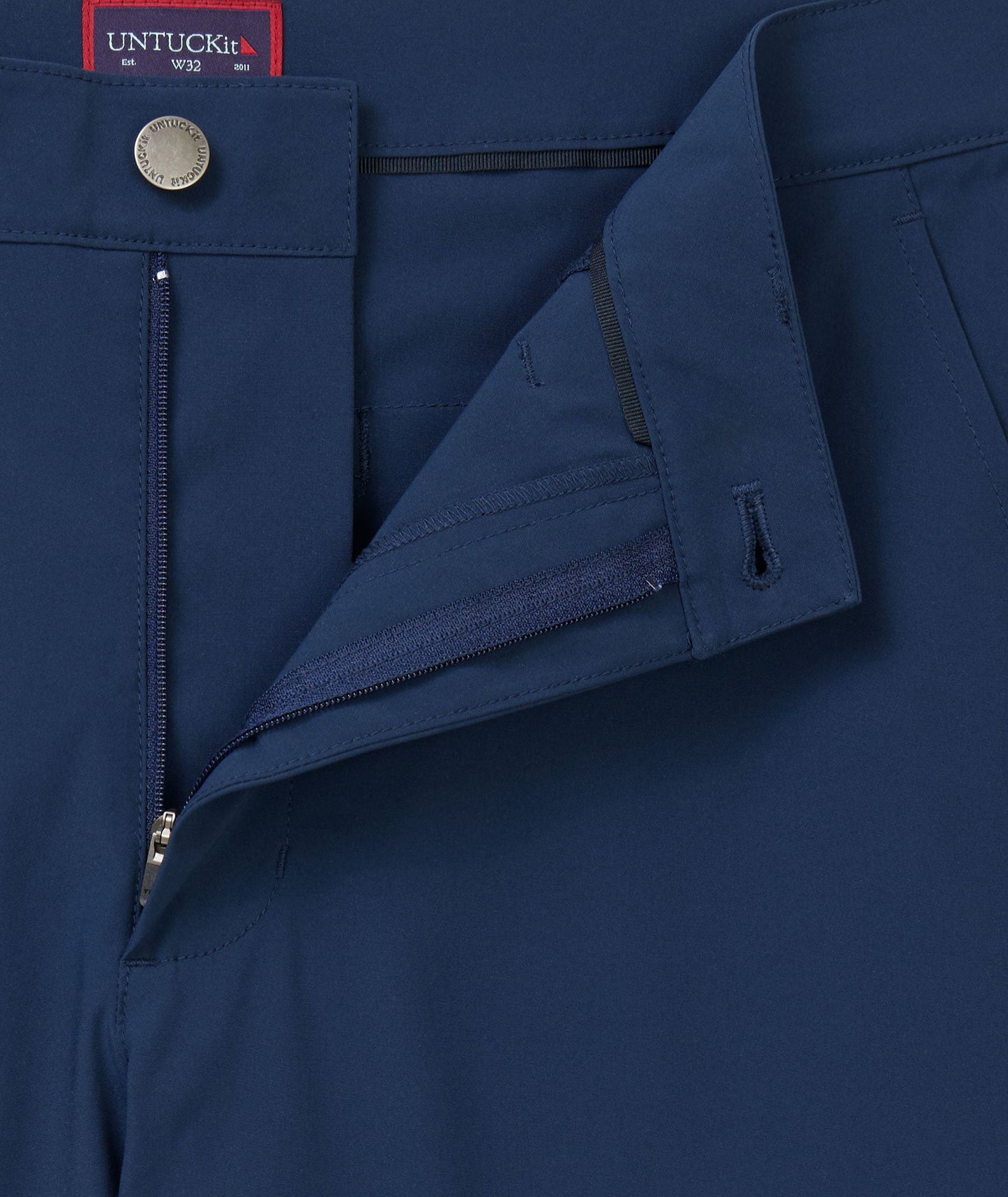 UNTUCKit 9" Traveler Tech Shorts Navy