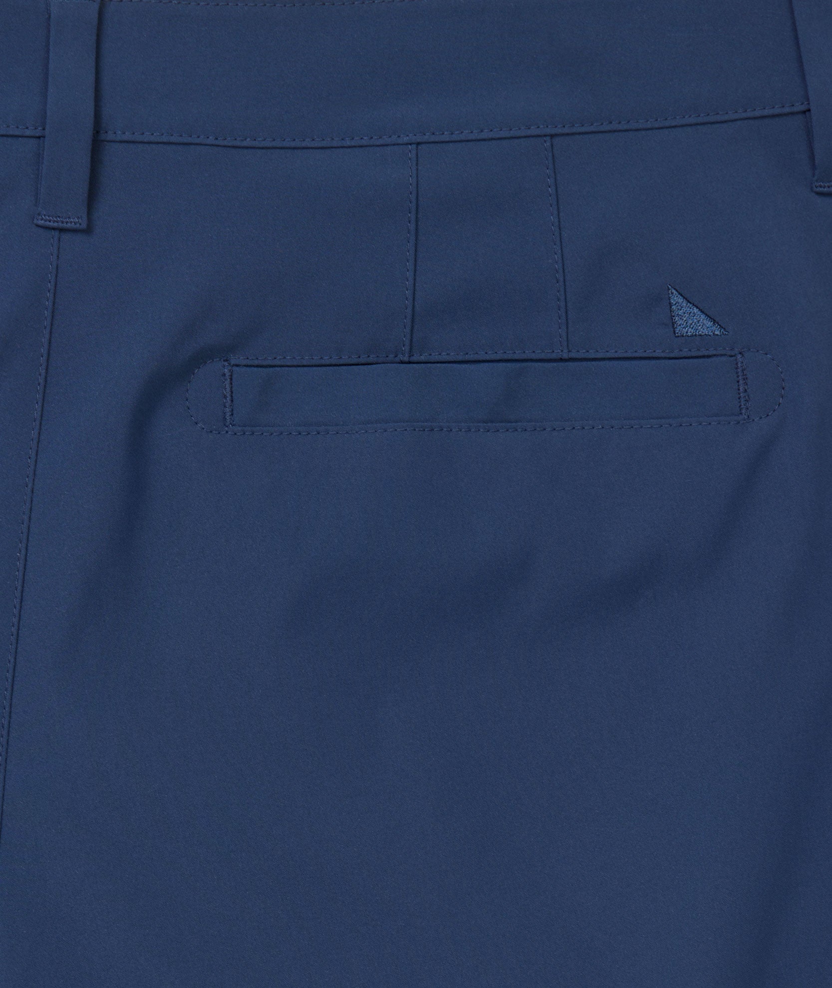 UNTUCKit 9" Traveler Tech Shorts Navy