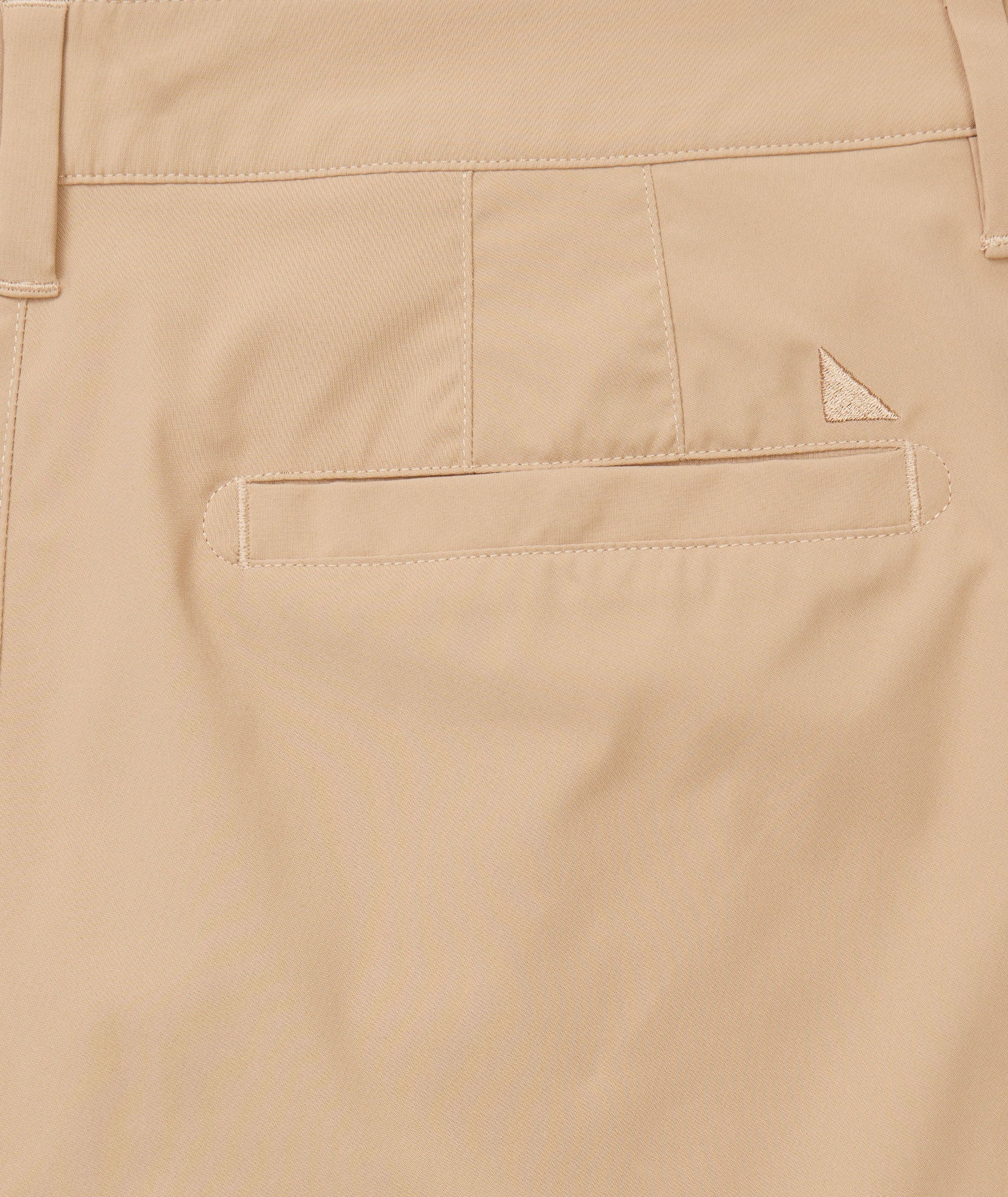 UNTUCKit 9" Traveler Tech Shorts Khaki