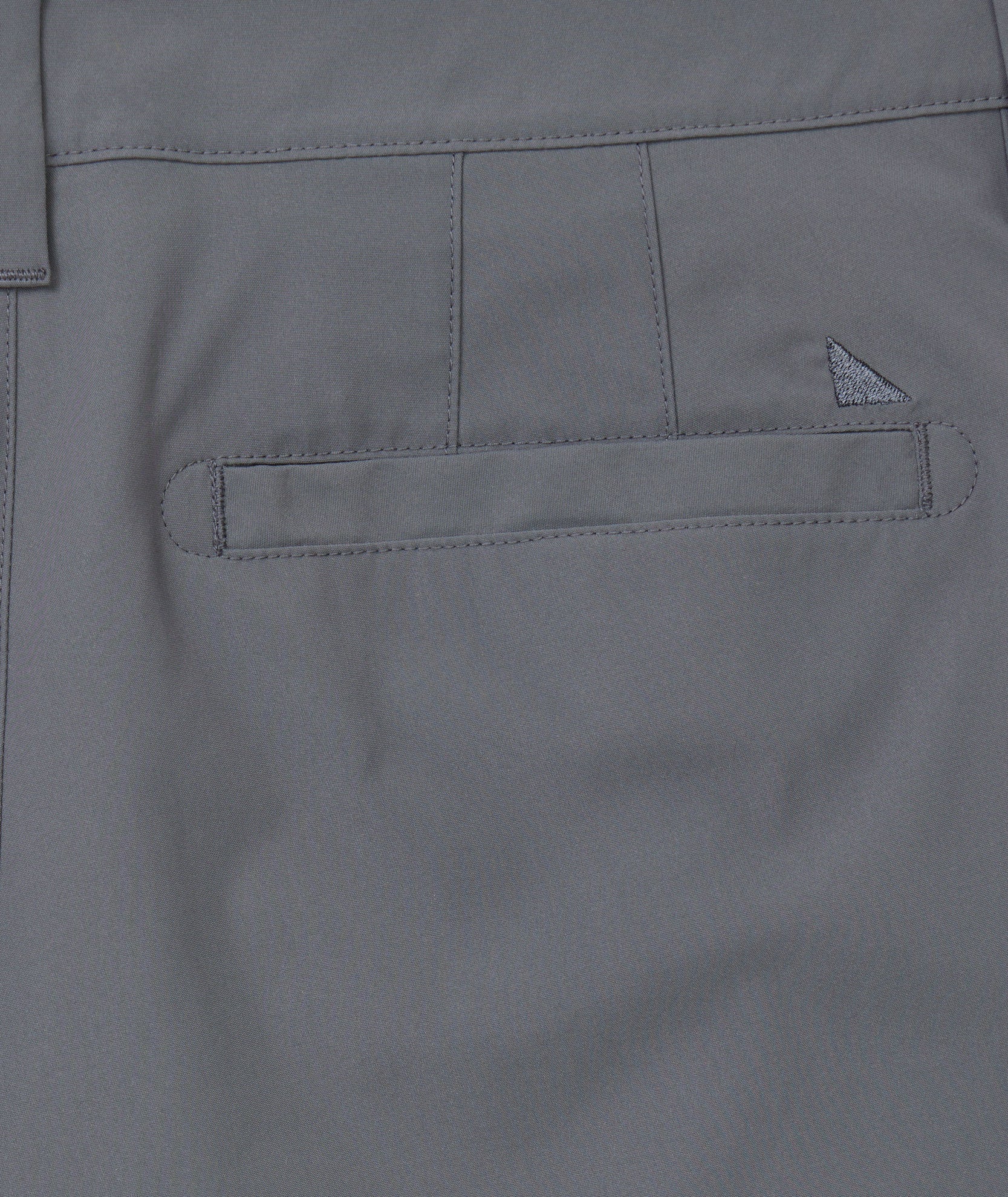 UNTUCKit 9" Traveler Tech Shorts Dark Gray