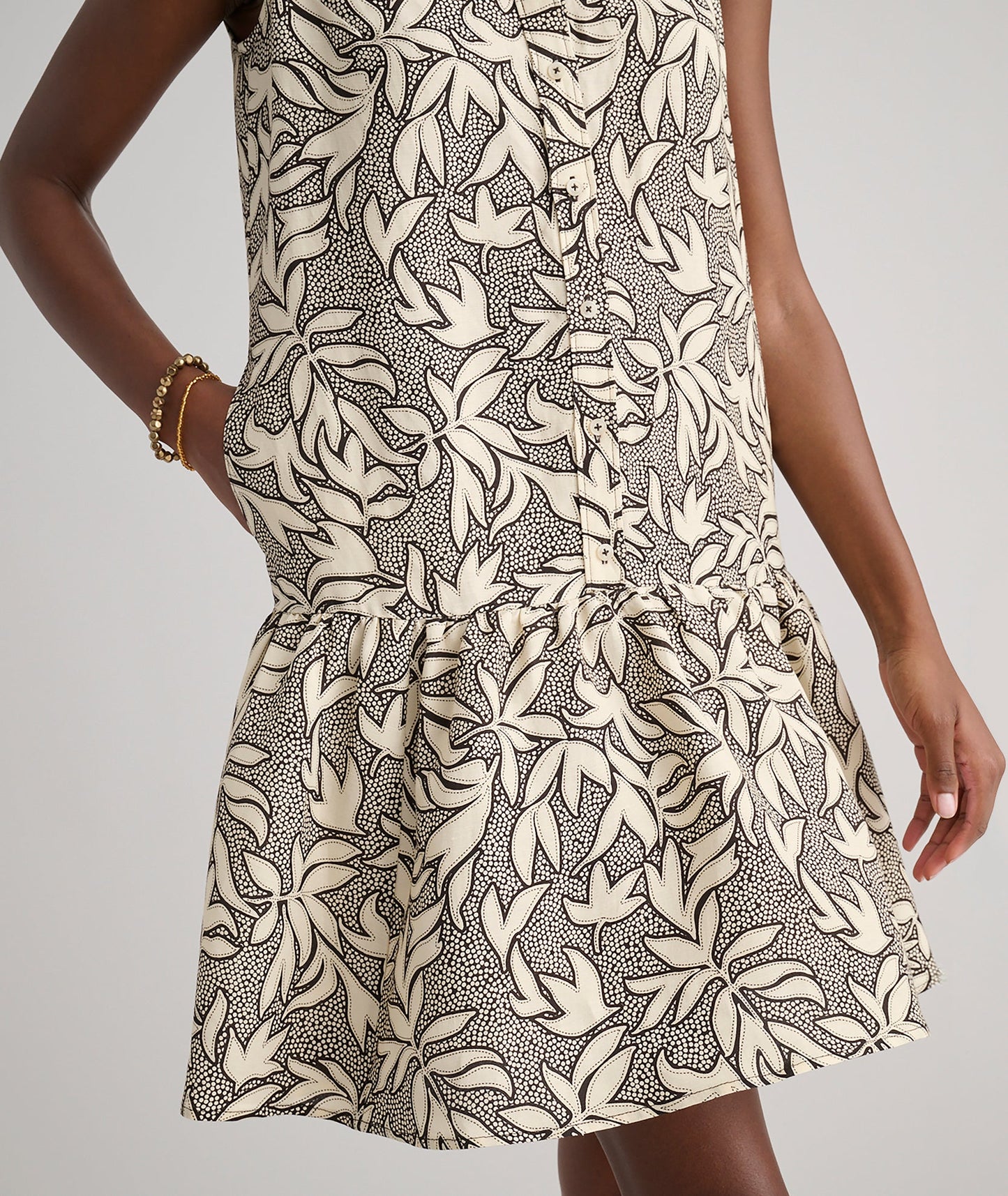 UNTUCKit Linen Blend Sleeveless Amara Dress Tan Leaf Print