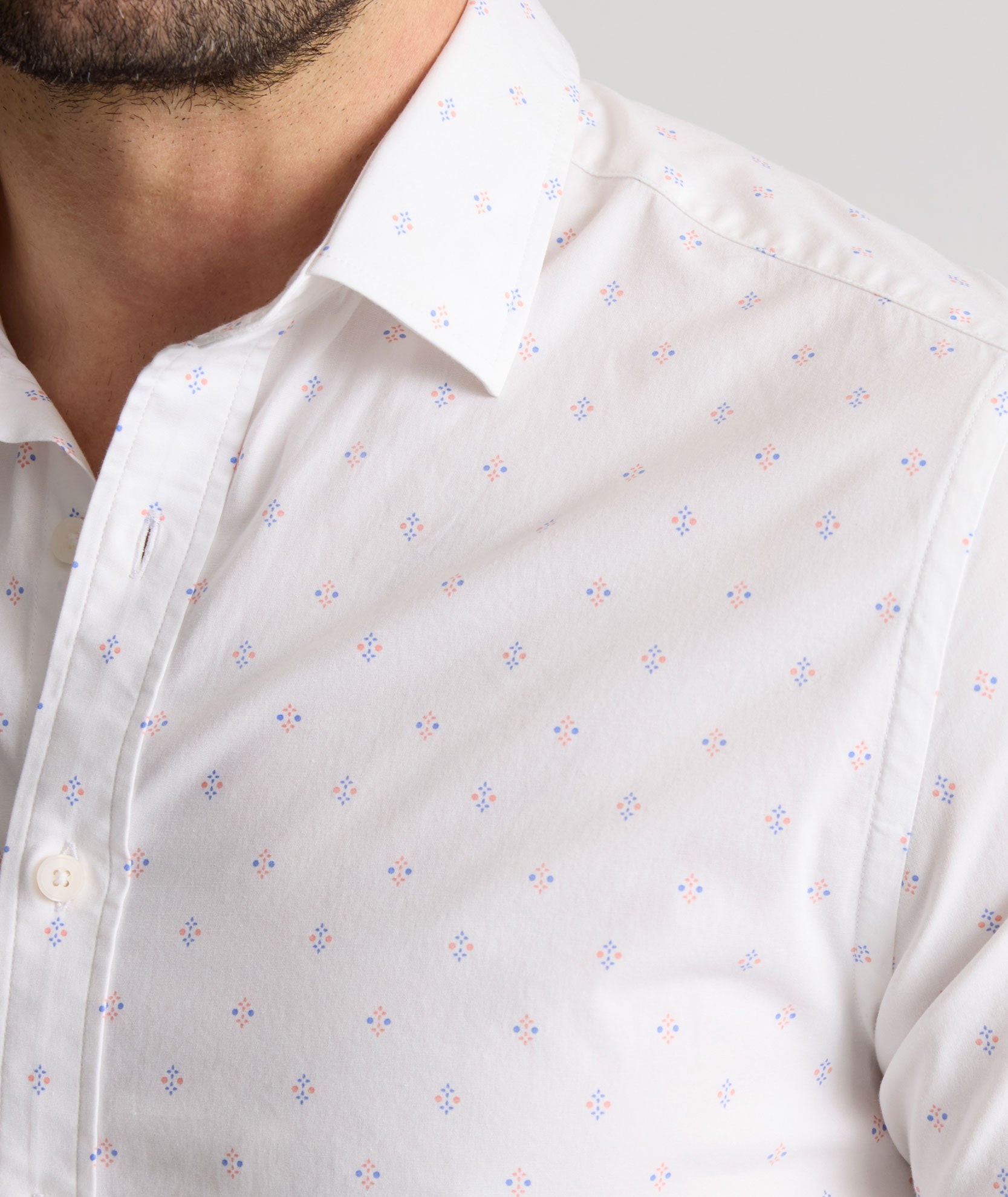 UNTUCKit Stretch Cotton Short-Sleeve Rockwell Shirt White Print | Fair Trade Certified