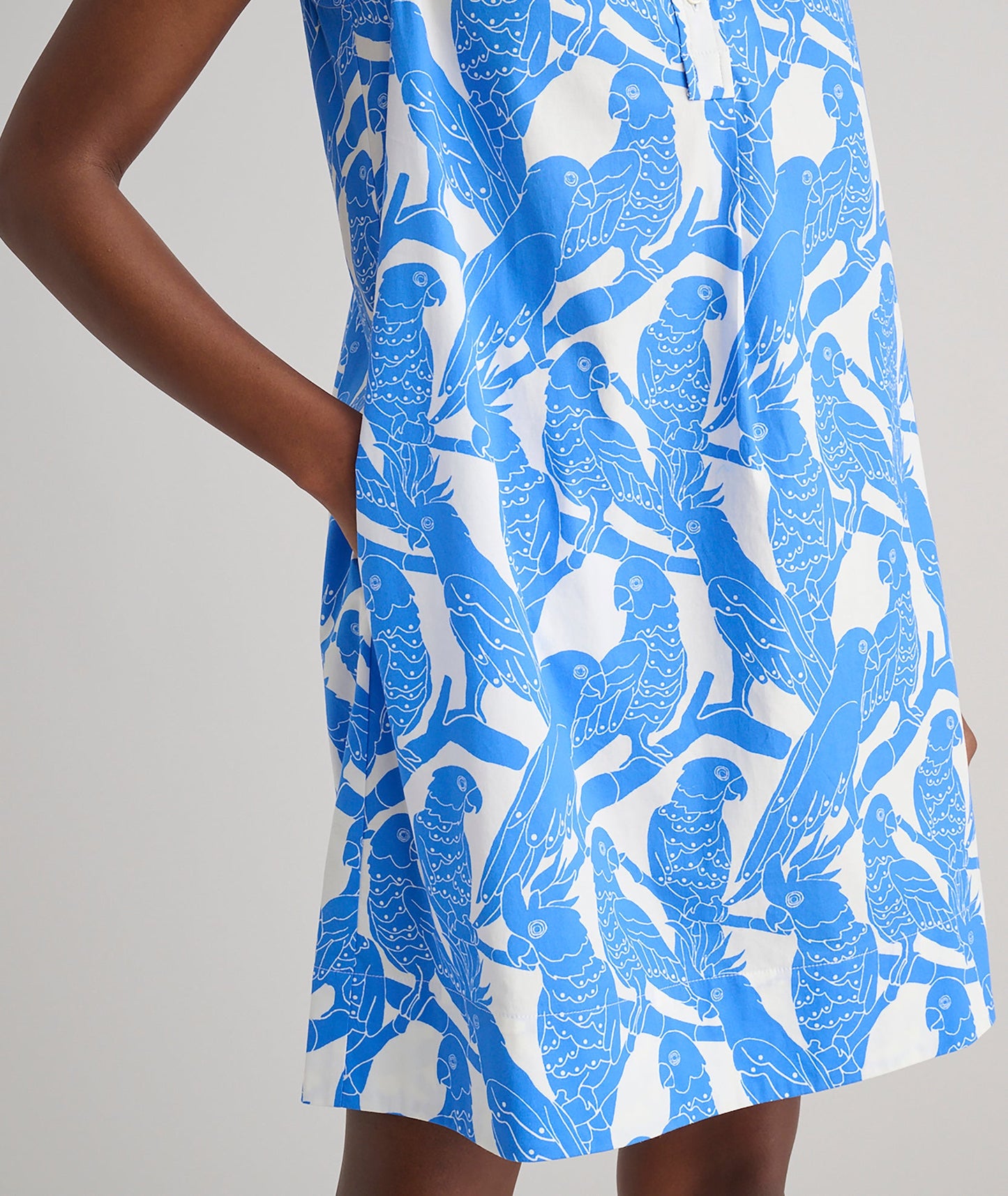 UNTUCKit Stretch Cotton Printed Jordan Dress Blue Parrot Print