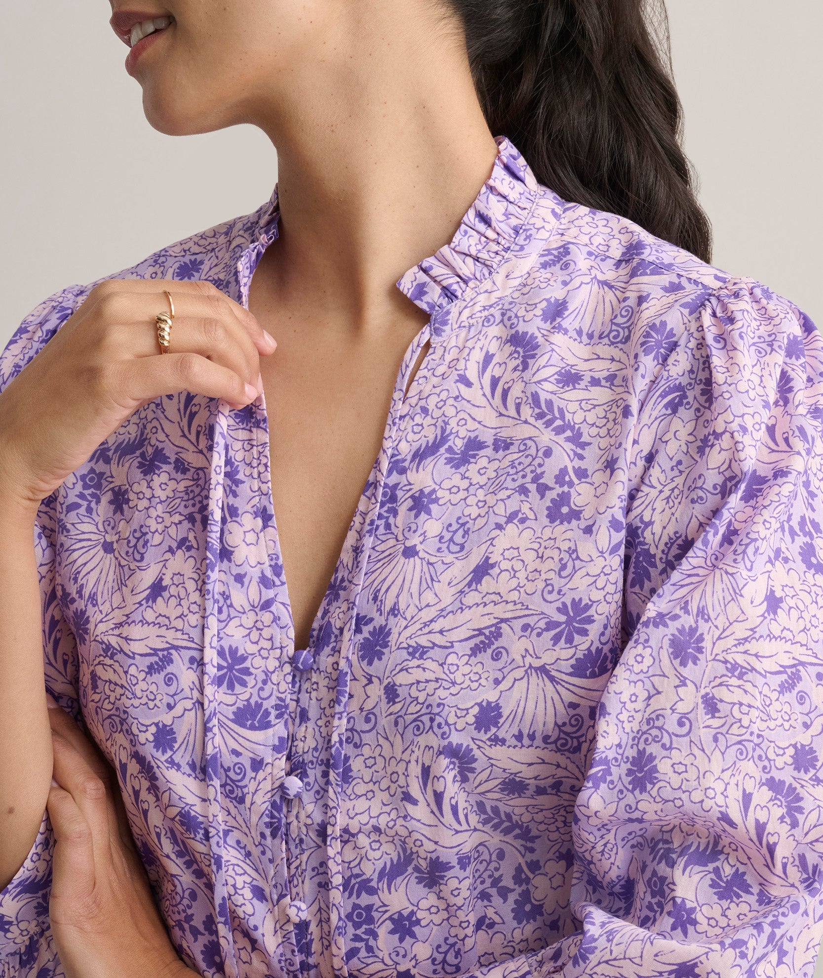 UNTUCKit Cotton V-Neck Charlie Shirt Light Pink Floral Print