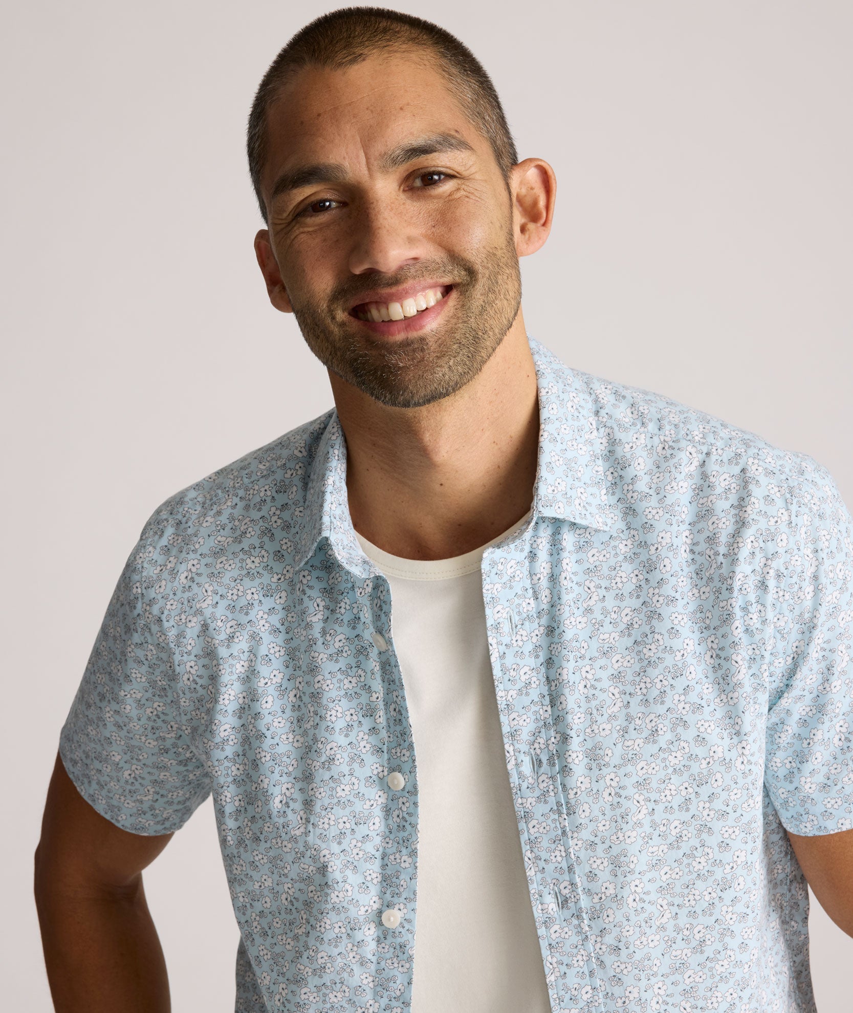 UNTUCKit Stretch Cotton Short-Sleeve Ashford Shirt Blue Floral Print | Fair Trade Certified