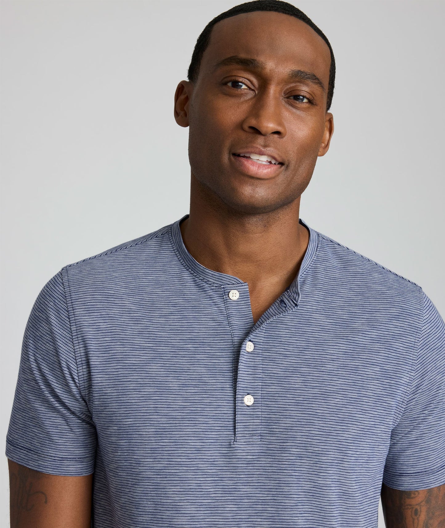UNTUCKit Jersey Slub Short-Sleeve Henley Navy Stripe